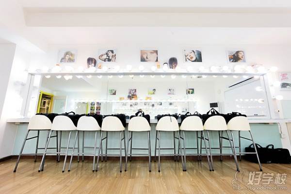 成都阿杰形象設(shè)計(jì)學(xué)院